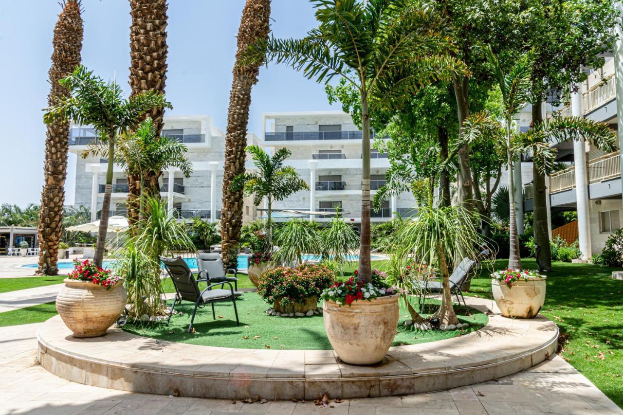 דירת גן פונה לבריכה - Pool Garden View Eilat Apartment Exterior photo