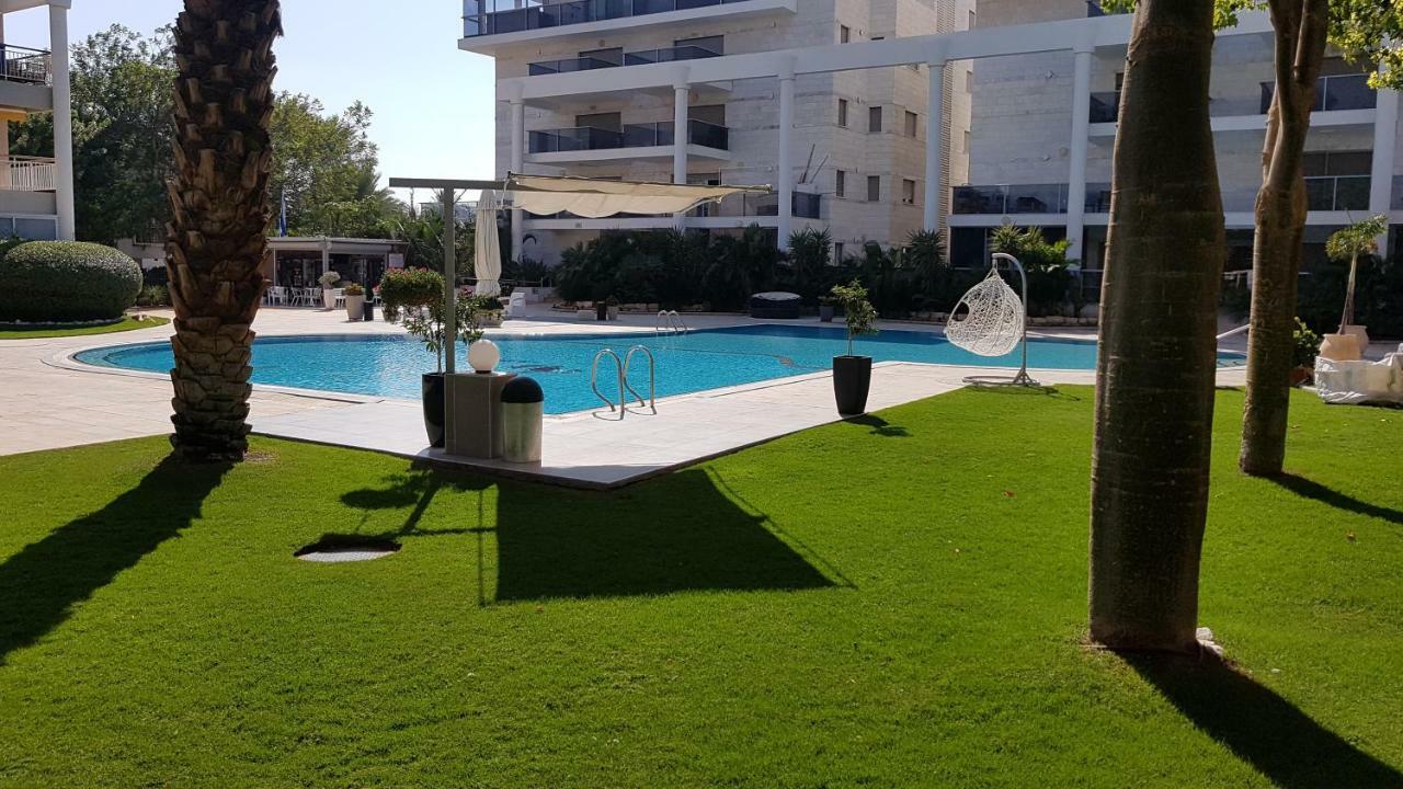 דירת גן פונה לבריכה - Pool Garden View Eilat Apartment Exterior photo