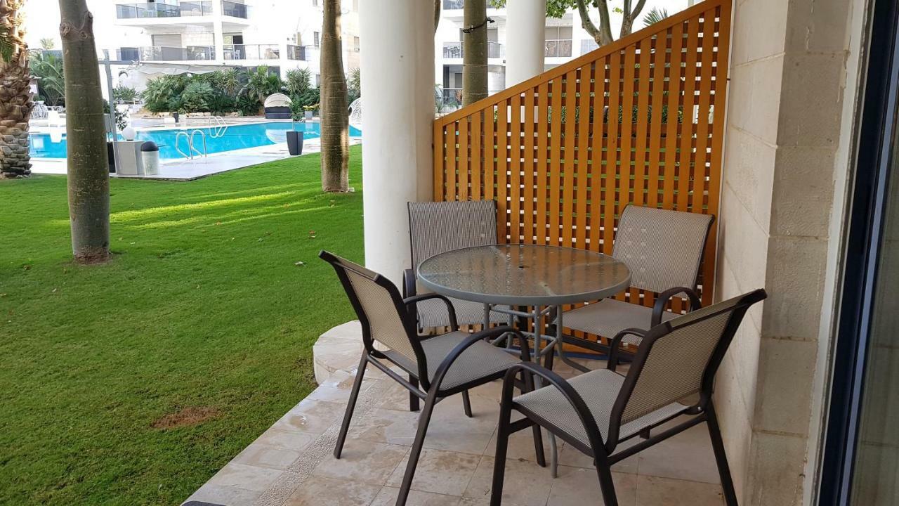 דירת גן פונה לבריכה - Pool Garden View Eilat Apartment Exterior photo